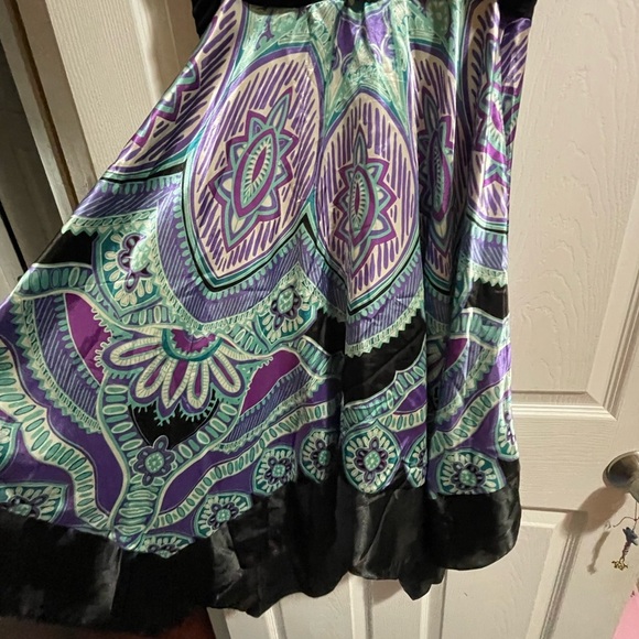 Sangria Black and Purple Patterned Dress - Picture 5 of 8